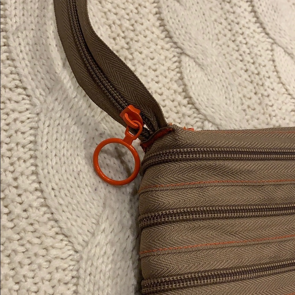 SET: Suzy Shier and Zip-It Bag - Picture 5 of 6